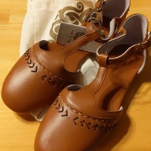 NWT Elf handmade leather shoes